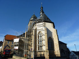 Abbau des Gerüstes an der Südseite (Foto: Karl-Franz Thiede)